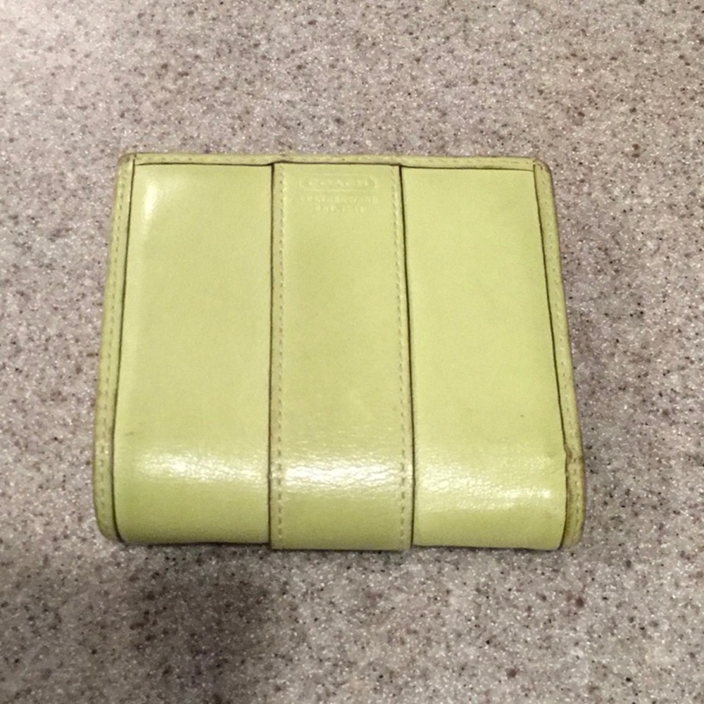Coach Ladies Billfold Green with Clasp